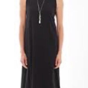 Sleeveless Black Maxi Dress with Sleek Silhouette